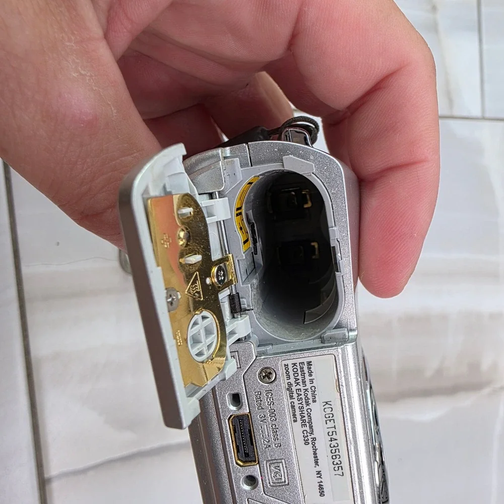 Kodak EasyShare C330 Silver Digital Camera 4.0MP 3x Optical Zoom Retinar Lens S3
